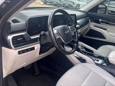Used 2023 Kia Telluride S FWD image 2
