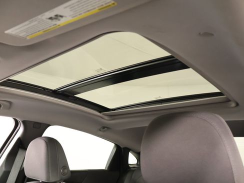 Used 2021 Chevrolet Malibu LT FWD image 15