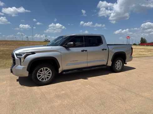 Used 2022 Toyota Tundra SR5 AWD/4WD image 4