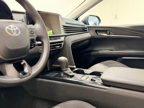 Used 2025 Toyota Camry LE FWD image 11