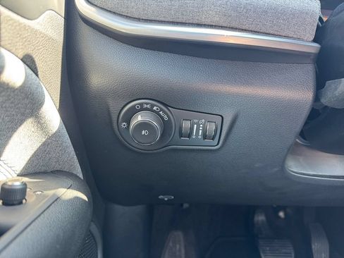 Used 2025 Jeep Compass Latitude AWD/4WD image 19