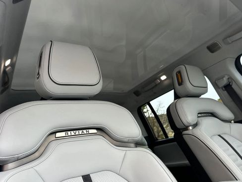 Used 2023 Rivian R1S Launch Edition image 17