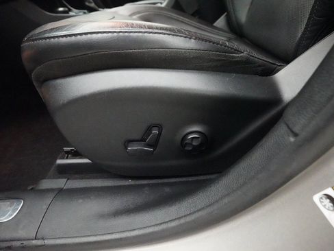 Used 2020 Jeep Cherokee Limited image 29