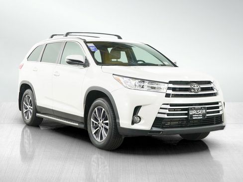 Used 2019 Toyota Highlander XLE FWD image 7