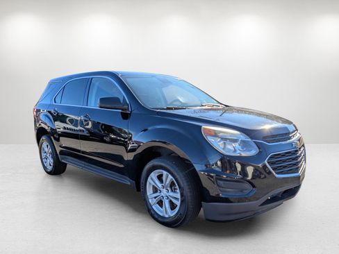 Used 2017 Chevrolet Equinox LS image 3