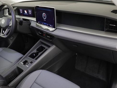 New 2026 Volkswagen Tiguan SE image 20