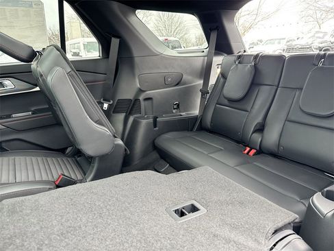 New 2026 Ford Explorer ST-Line w/ ST-Line Street Pack image 24