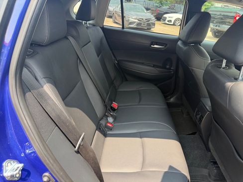 Used 2025 Toyota Corolla Cross XLE w/ Convenience Package AWD/4WD image 18