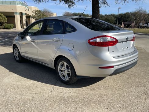 Used 2019 Ford Fiesta SE image 7