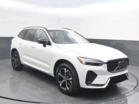New 2026 Volvo XC60 B5 Core w/ Climate Package image 9