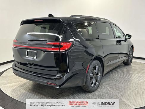 New 2026 Chrysler Pacifica Select w/ S Appearance Package image 8