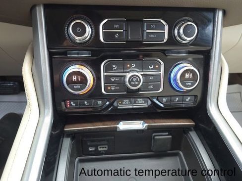 Used 2021 GMC Yukon XL Denali image 17