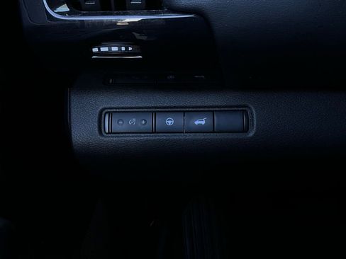 Used 2025 Nissan Pathfinder SV image 23