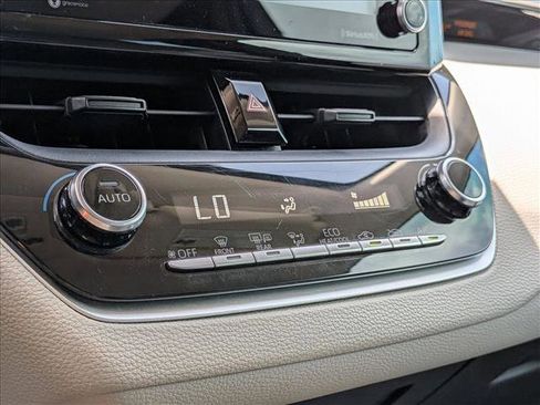 Used 2021 Toyota Corolla LE FWD image 9