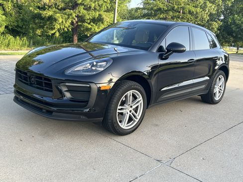 Used 2024 Porsche Macan AWD/4WD image 4