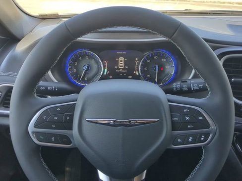 New 2026 Chrysler Pacifica Select FWD image 32