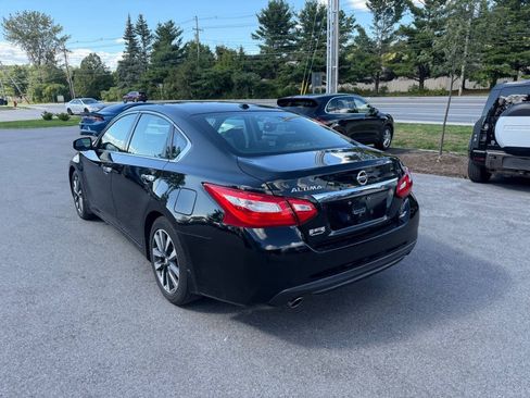 Used 2017 Nissan Altima 2.5 SV w/ Convenience Package FWD image 12