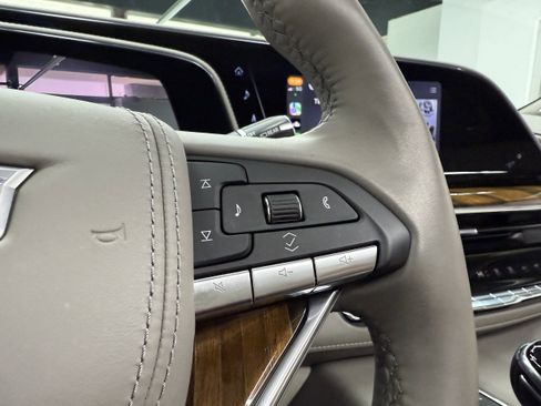 Used 2024 Cadillac Escalade Sport Platinum image 17