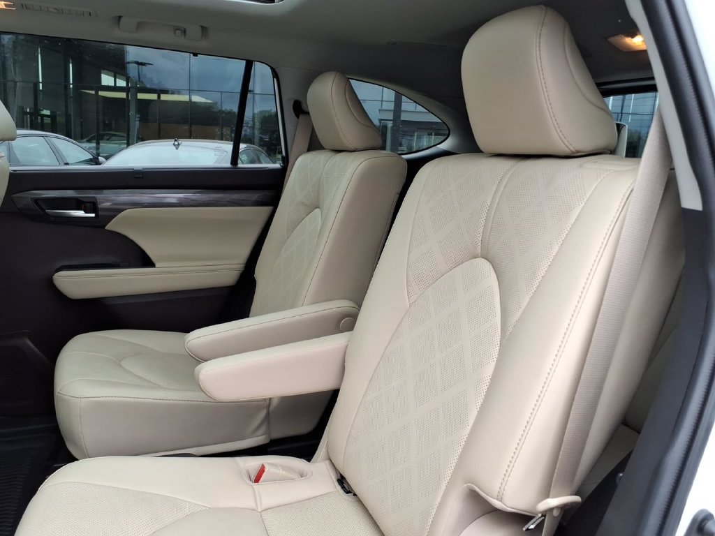 Used 2022 Toyota Highlander Platinum AWD/4WD image 12
