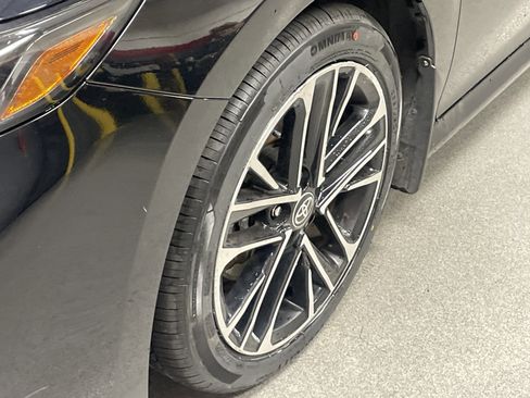 Used 2025 Toyota Camry XLE FWD image 13