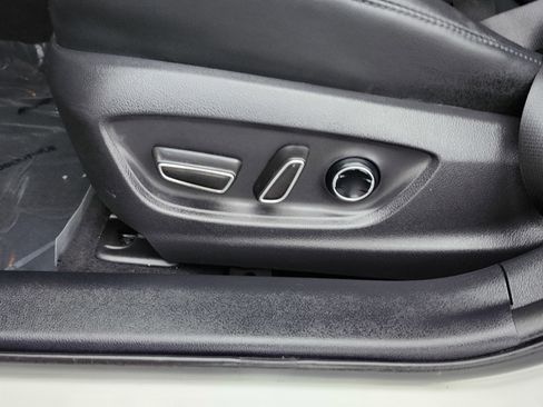 Used 2017 Toyota Prius Four image 27