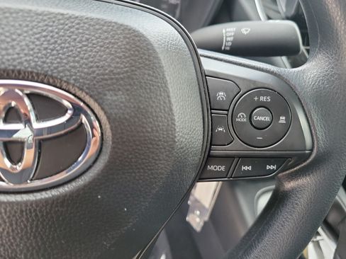 Used 2025 Toyota Corolla LE FWD image 27