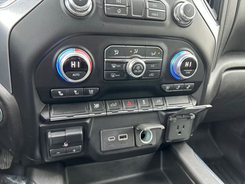 Used 2022 GMC Sierra 2500 SLT w/ SLT Convenience Package AWD/4WD image 13