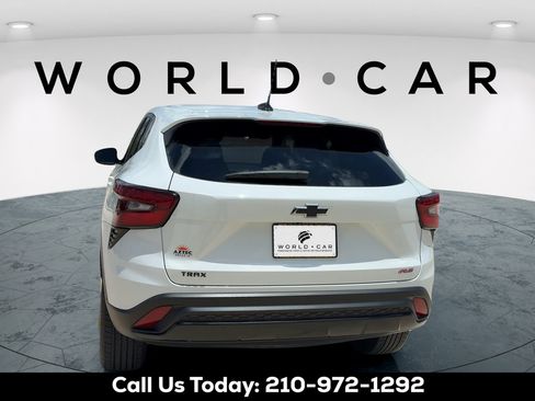 Used 2025 Chevrolet Trax RS w/ Driver Confidence Package FWD image 6