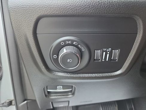 Used 2023 Jeep Grand Cherokee L Limited w/ Luxury Tech Group II AWD/4WD image 19