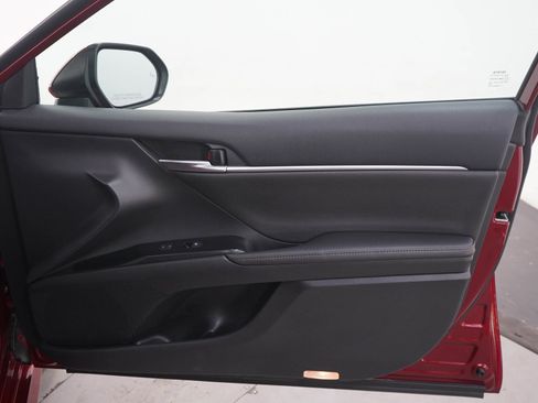 Used 2019 Toyota Camry XLE FWD image 9