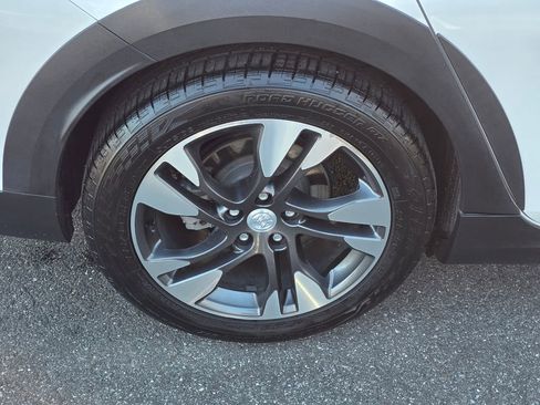 Used 2018 Buick Regal Essence w/ Driver Confidence Package #1 image 9