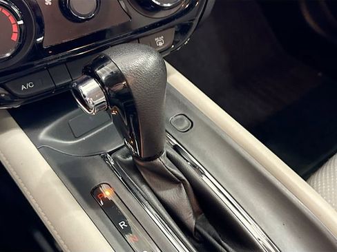 Used 2016 Honda HR-V LX image 17