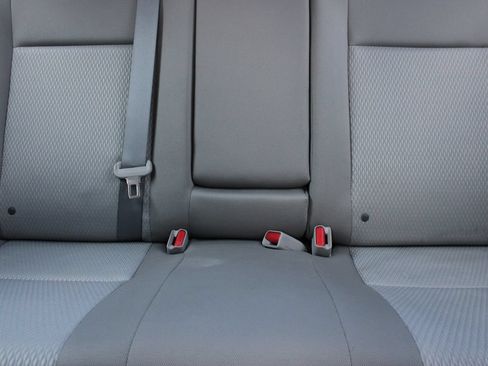 Used 2016 Toyota Corolla LE FWD image 19