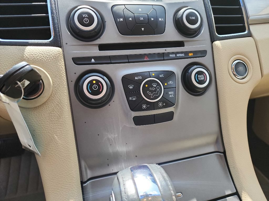 Used 2015 Ford Taurus SEL FWD image 25