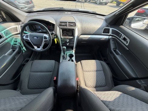 Used 2014 Ford Explorer XLT w/ Equipment Group 201A AWD/4WD image 27