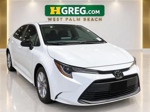 Used 2024 Toyota Corolla LE w/ LE Convenience Package FWD image 4