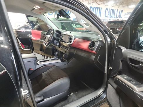 Used 2022 Toyota Tacoma SR image 10