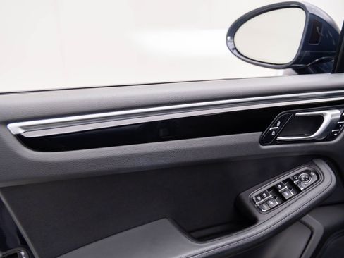 Certified 2022 Porsche Macan S image 15