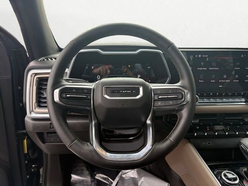Used 2024 GMC Canyon Denali image 14