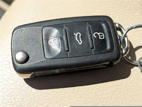 Used 2015 Volkswagen Passat 1.8T SE image 31