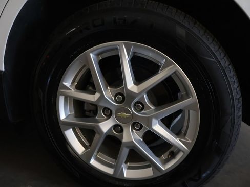 Used 2022 Chevrolet Equinox LS w/ LS Convenience Package FWD image 32