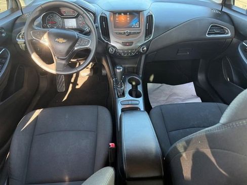Certified 2017 Chevrolet Cruze LT w/ Convenience Package image 11