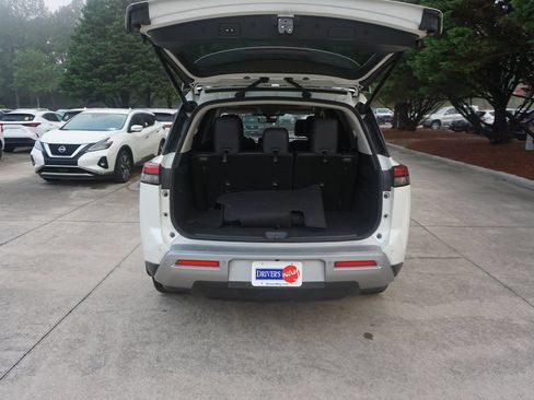 Used 2024 Nissan Pathfinder SL w/ SL Premium Package FWD image 19
