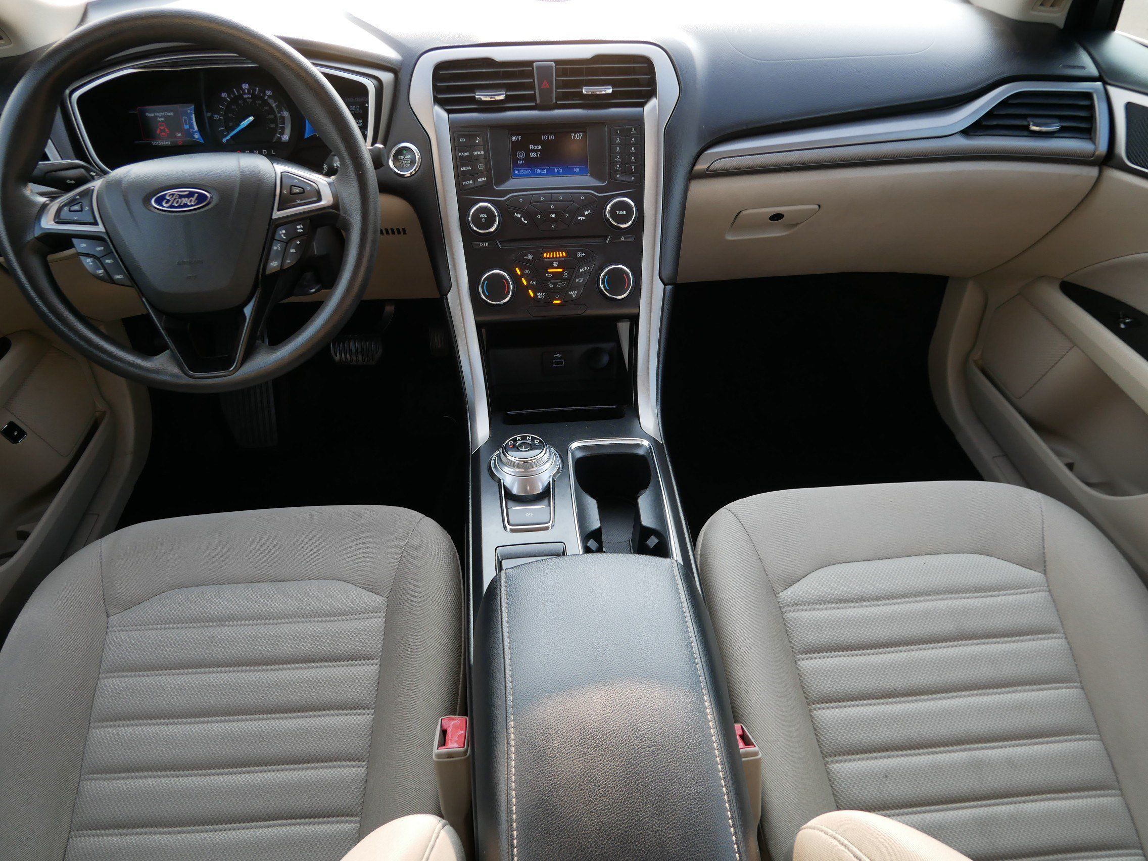 Used 2017 Ford Fusion SE FWD image 10