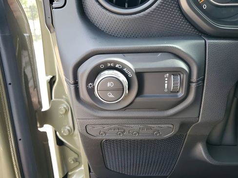 New 2025 Jeep Gladiator Rubicon w/ Convenience Group image 28