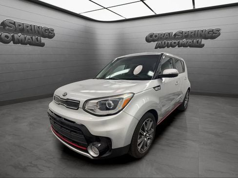 Used 2018 Kia Soul ! w/ Tech Package FWD image 1