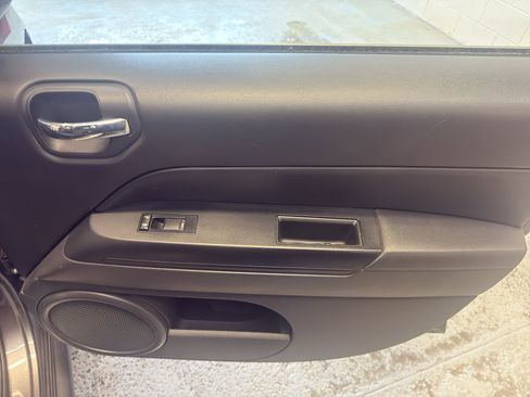 Used 2016 Jeep Compass Sport w/ Power Value Group image 19