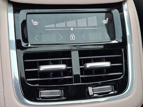 New 2026 Volvo XC90 B5 Plus w/ Protection Package Premier image 7