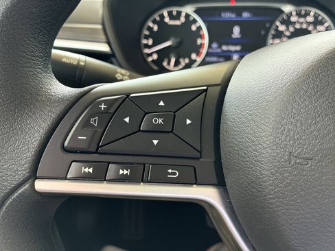 Used 2025 Nissan Altima 2.5 SV FWD image 27