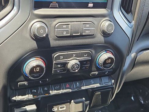 Used 2020 Chevrolet Silverado 1500 LT Trail Boss w/ Convenience Package AWD/4WD image 17